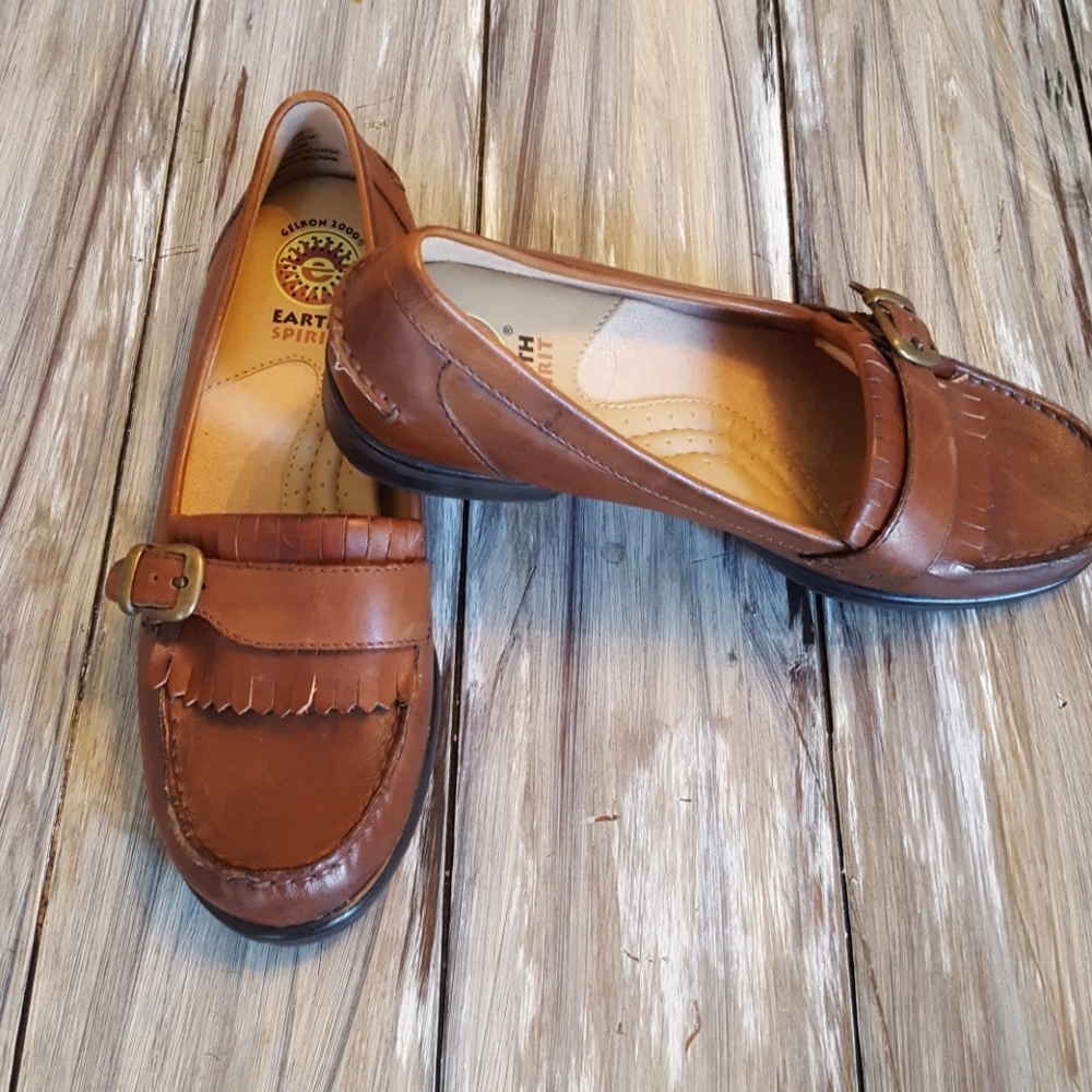 New Earth Spirit womans loafers slip on 6
